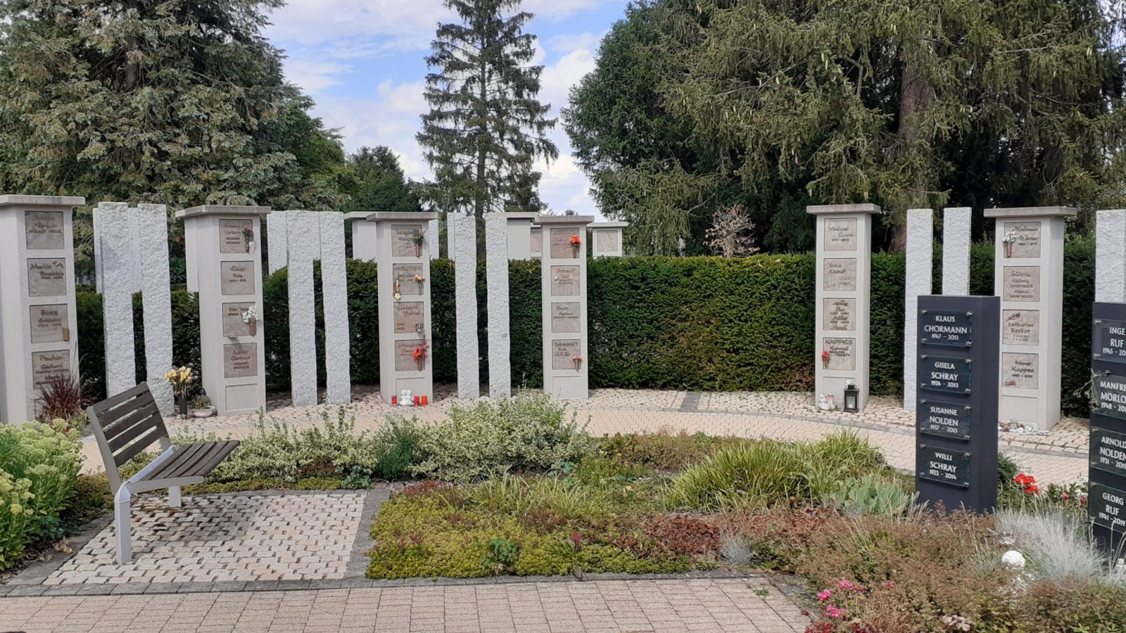 Auch die Kosten für Urnengräber auf dem Oberriexinger Friedhof werden steigen. Foto: Glemser Auch die Kosten für Urnengräber auf dem Oberriexinger Friedhof werden steigen. Foto: Glemser