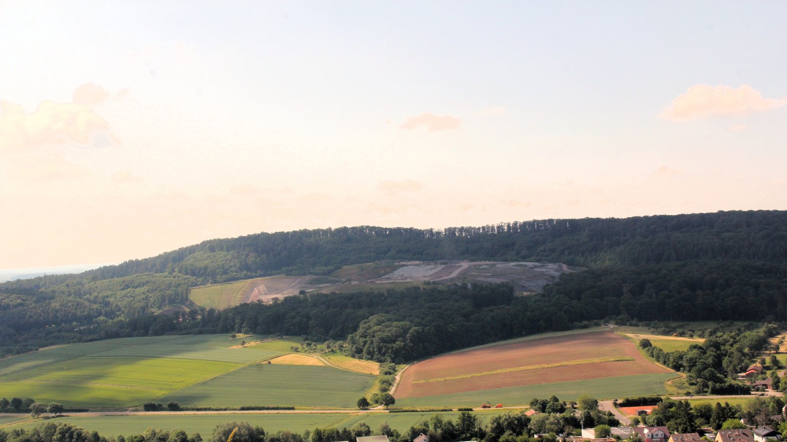 Notwendige Sanierungen bei Entgasung und Sickerwasserreinigung der Deponie Burghof treiben die Kosten in die Höhe. Foto: Kauer Notwendige Sanierungen bei Entgasung und Sickerwasserreinigung der Deponie Burghof treiben die Kosten in die Höhe. Foto: Kauer