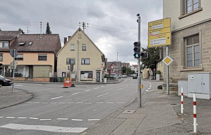 Der ampelgesteuerte Kreuzungsbereich der Vaihinger mit der Horrheimer und der Sedanstraße in Sersheim wird möglicherweise künftig in einen Kreisverkehr umgebaut.  Foto: Glemser