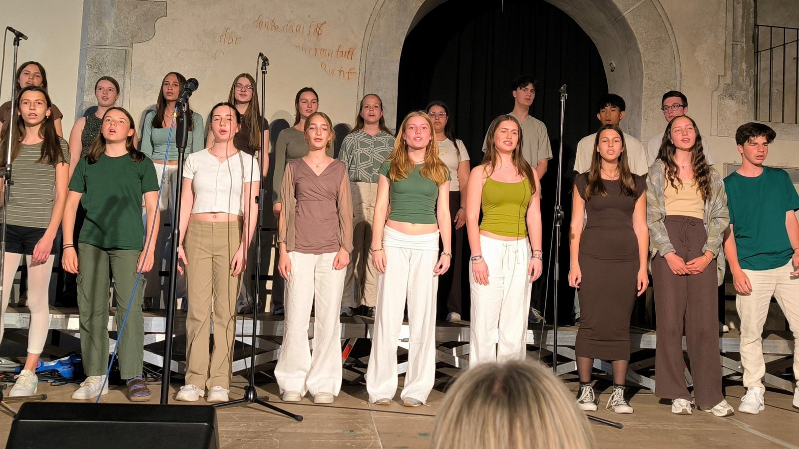 Große Gefühle wecken die Songs, die der Chor für seinen Auftritt einstudiert hat. Fotos: p Große Gefühle wecken die Songs, die der Chor für seinen Auftritt einstudiert hat. Fotos: p