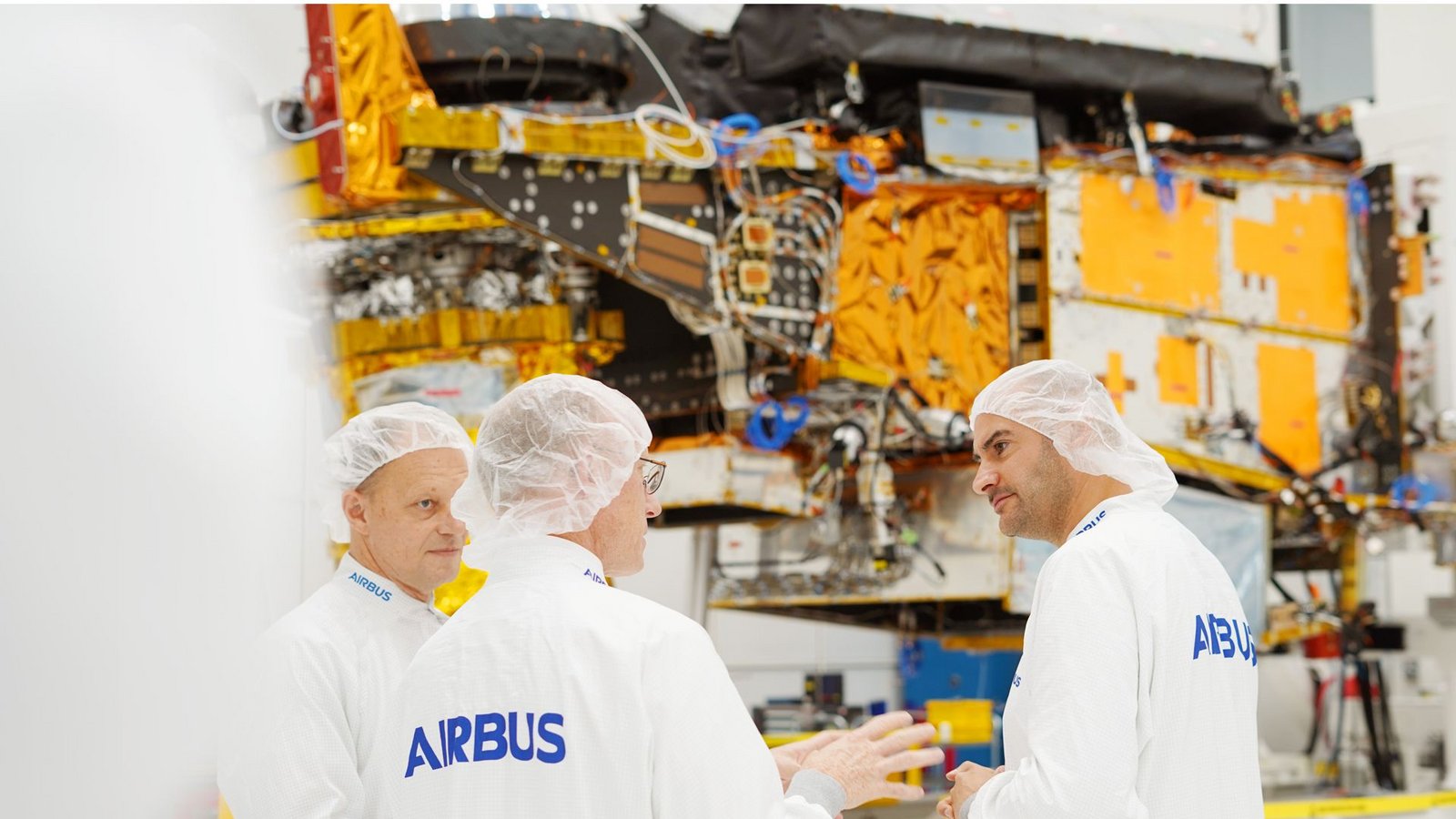 Finanzminister Danyal Bayaz beim Airbus-Besuch am Bodensee.Foto: Finanzministerium Baden-Württemberg