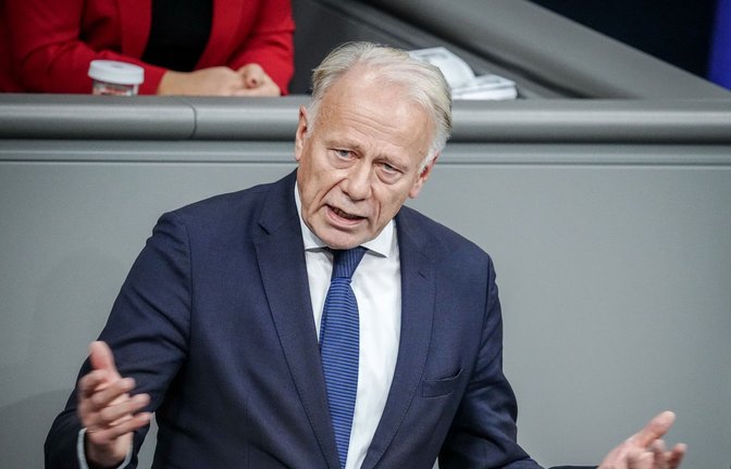 Jürgen Trittin bemängelt, dass die Polizei mit zu wenig Kräften in Biberach gewesen sei.<span class='image-autor'>Foto: dpa/Kay Nietfeld</span>