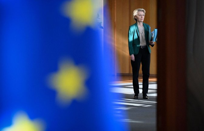 EU-Kommissionspräsidentin Ursula von der Leyen präsentiert ein Strategiepapier zur Aufrüstung Europas. Darin wird vor einem möglichen Angriff Russlands auf Europa gewarnt.<span class='image-autor'>Foto: AFP/NICOLAS TUCAT</span>