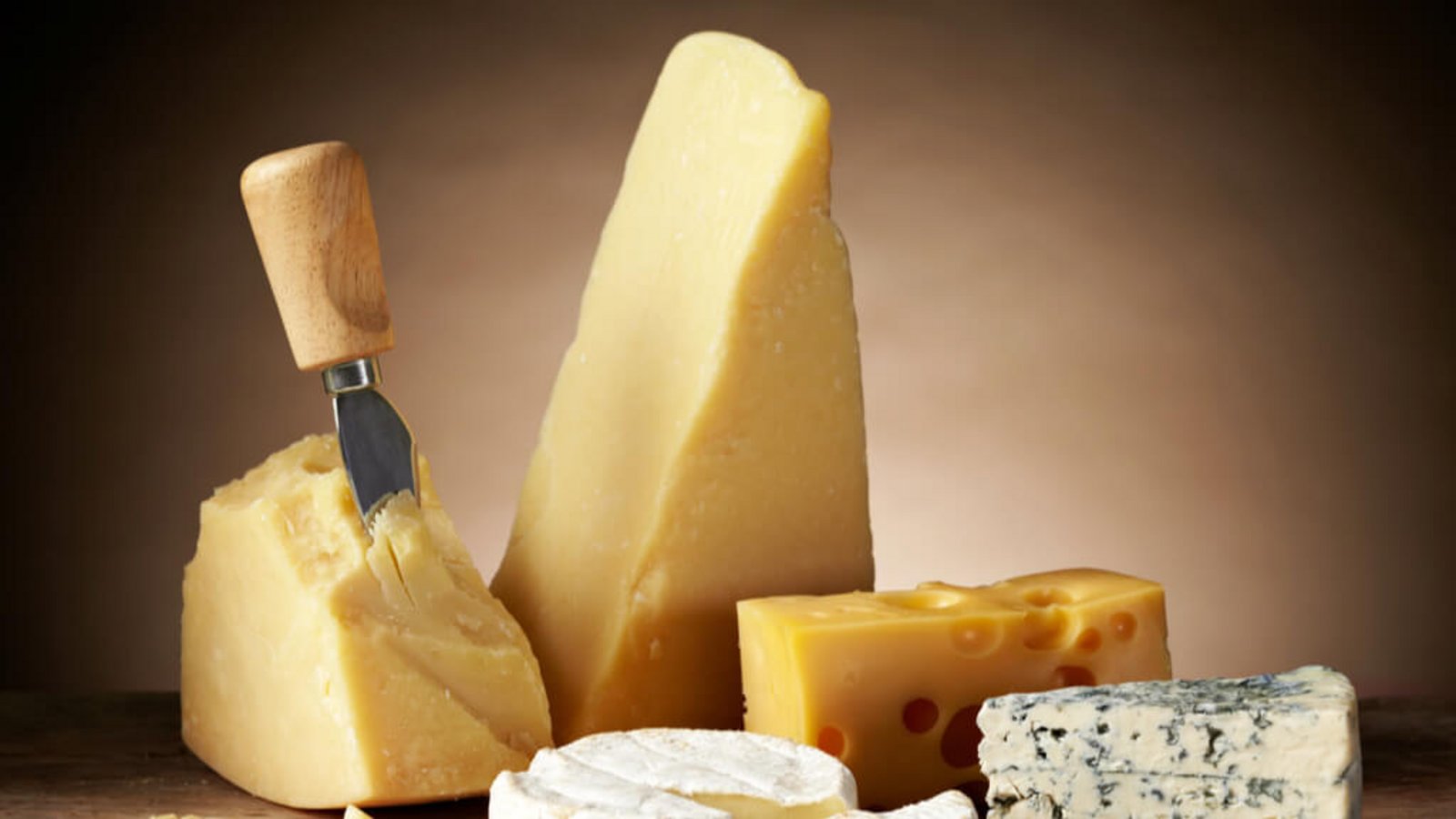 Um die Qualität von Käse beim Einfrieren zu erhalten, sollten Sie auf ein paar Dinge achten. So frieren Sie Ihren Käse richtig ein.Foto: MaraZe / Shutterstock.com Um die Qualität von Käse beim Einfrieren zu erhalten, sollten Sie auf ein paar Dinge achten. So frieren Sie Ihren Käse richtig ein.Foto: MaraZe / Shutterstock.com