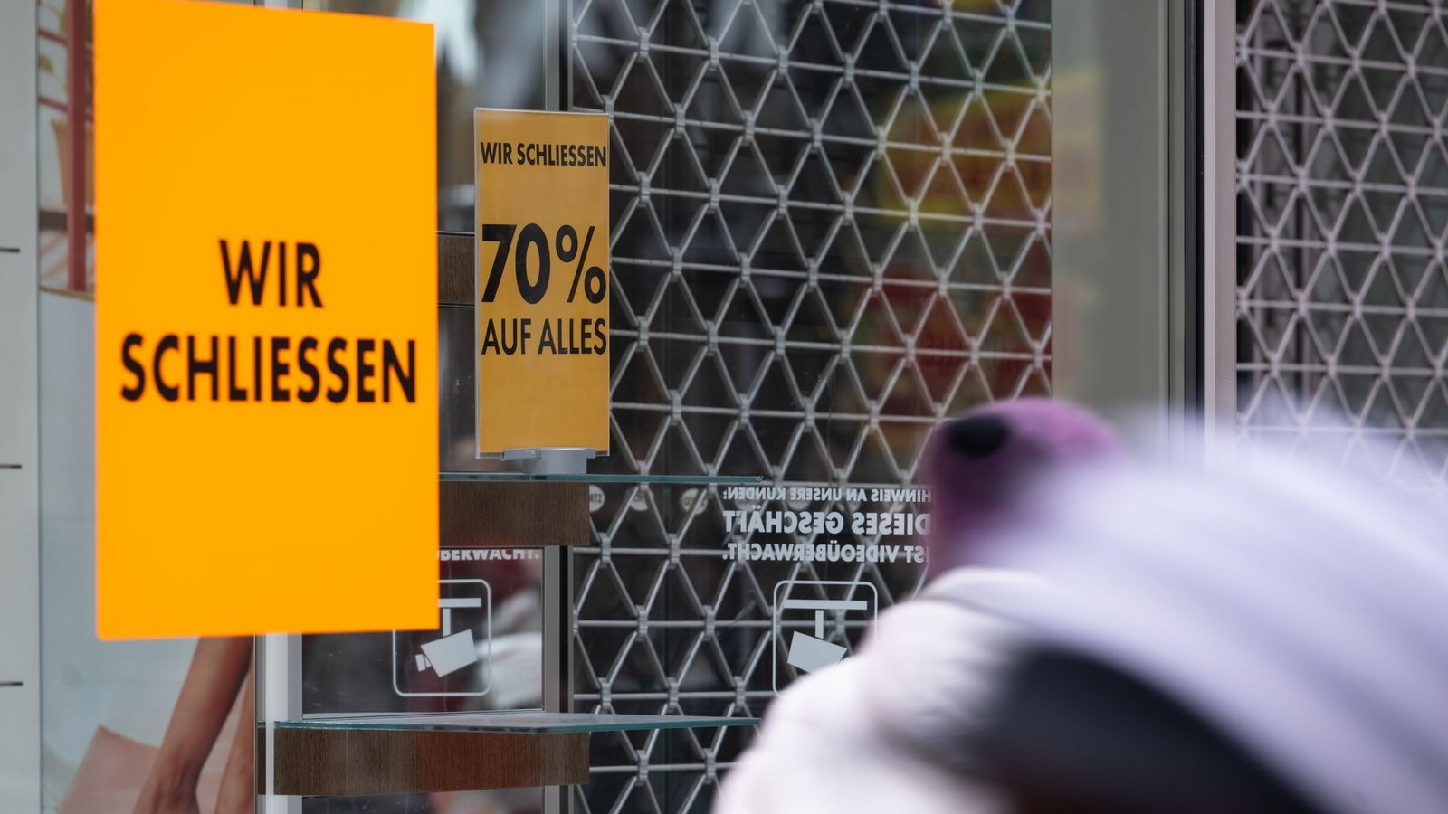 In Deutschland gibt es derzeit noch rund 300.000 Geschäfte, 2015 waren es noch etwa 372.000. (Archivbild)Foto: Marijan Murat/dpa