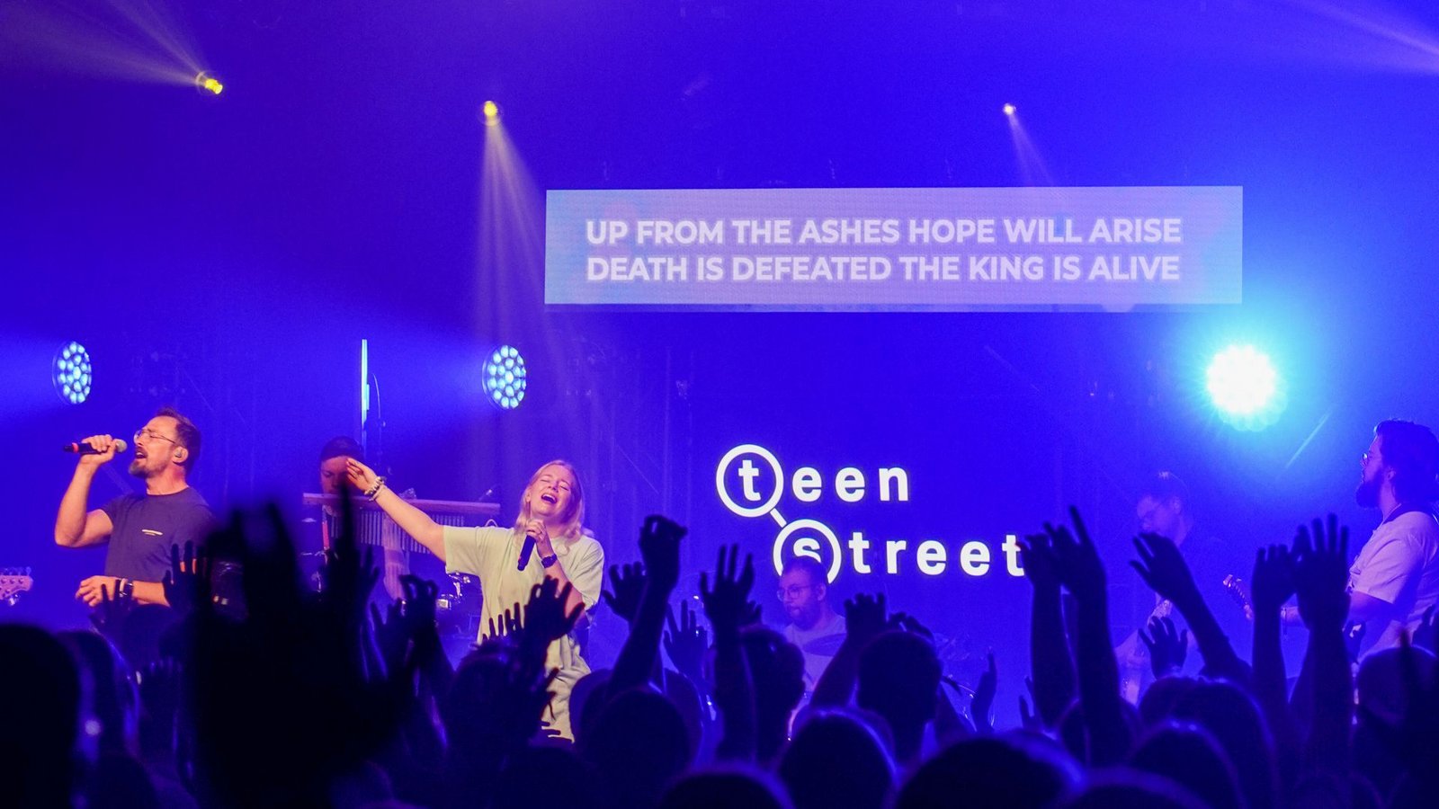 Musik und emotionale Momente beim modernen GottesdienstFoto: Teenstreet Musik und emotionale Momente beim modernen GottesdienstFoto: Teenstreet