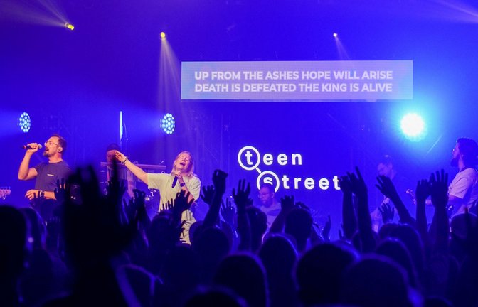 Musik und emotionale Momente beim modernen Gottesdienst<span class='image-autor'>Foto: Teenstreet</span>