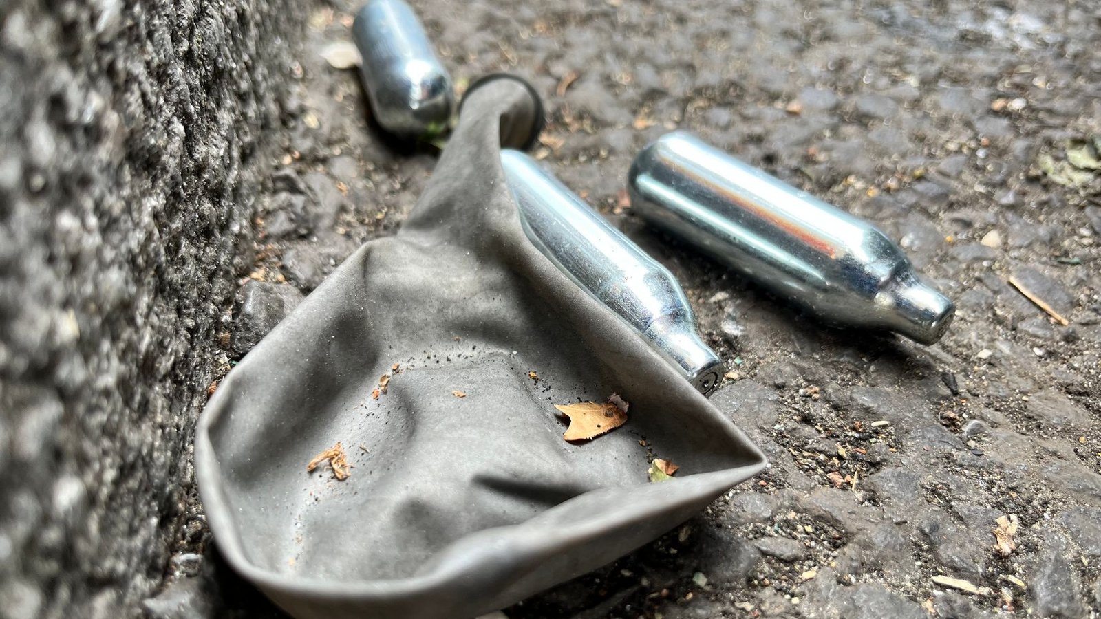 "Lachgas ist kein Spiel und keine harmlose Partydroge, sondern ein hohes Risiko für die Gesundheit", sagt die Bundesgesundheitsministerin. (Symbolbild)Foto: Julia Kilian/dpa