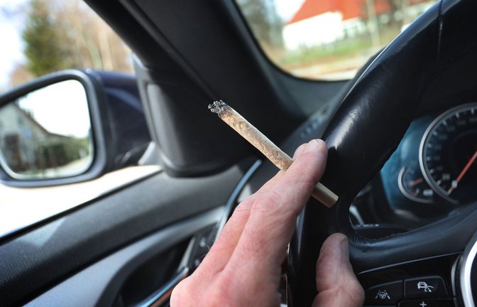 Wer Cannabis raucht und Auto fährt, riskiert nach wie vor hohe Strafen.<span class='image-autor'>Foto: dpa/Karl-Josef Hildenbrand</span>