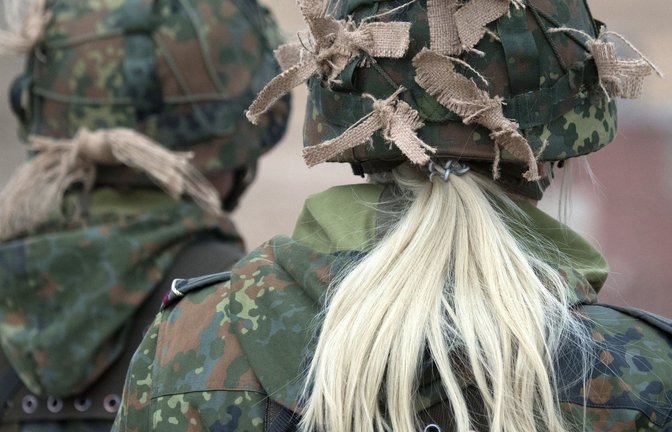 Aktuell liegt der Frauenanteil in der Bundeswehr bei 13 Prozent.<span class='image-autor'>Foto: dpa/Ralf Hirschberger</span>