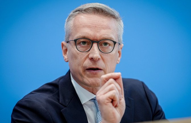 Bundesdigitalminister Karsten Wildberger (CDU) nennt den Glasfaserausbau im Land Chefsache.<span class='image-autor'>Foto: Kay Nietfeld/dpa</span>