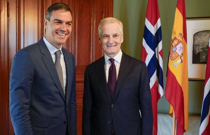 Jonas Gahr Støre, Ministerpräsident von Norwegen (r), mit Pedro Sanchez, Ministerpräsident von Spanien. Norwegen will einen palästinensischen Staat anerkennen.<span class='image-autor'>Foto: dpa/Terje Pedersen</span>