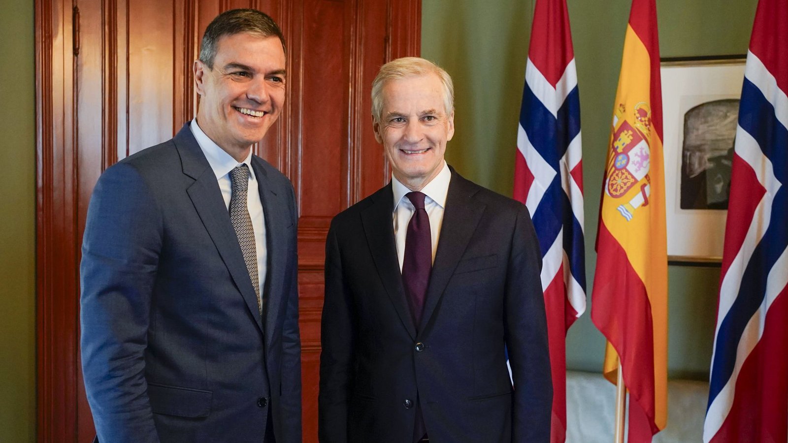 Jonas Gahr Støre, Ministerpräsident von Norwegen (r), mit Pedro Sanchez, Ministerpräsident von Spanien. Norwegen will einen palästinensischen Staat anerkennen.Foto: dpa/Terje Pedersen