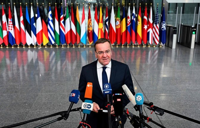 Der deutsche Verteidigungsminister Pistorius appelliert an die Nato-Verbündeten, in der Unterstützung für die Ukraine nicht nachzulassen.<span class='image-autor'>Foto: AFP/JOHN THYS</span>