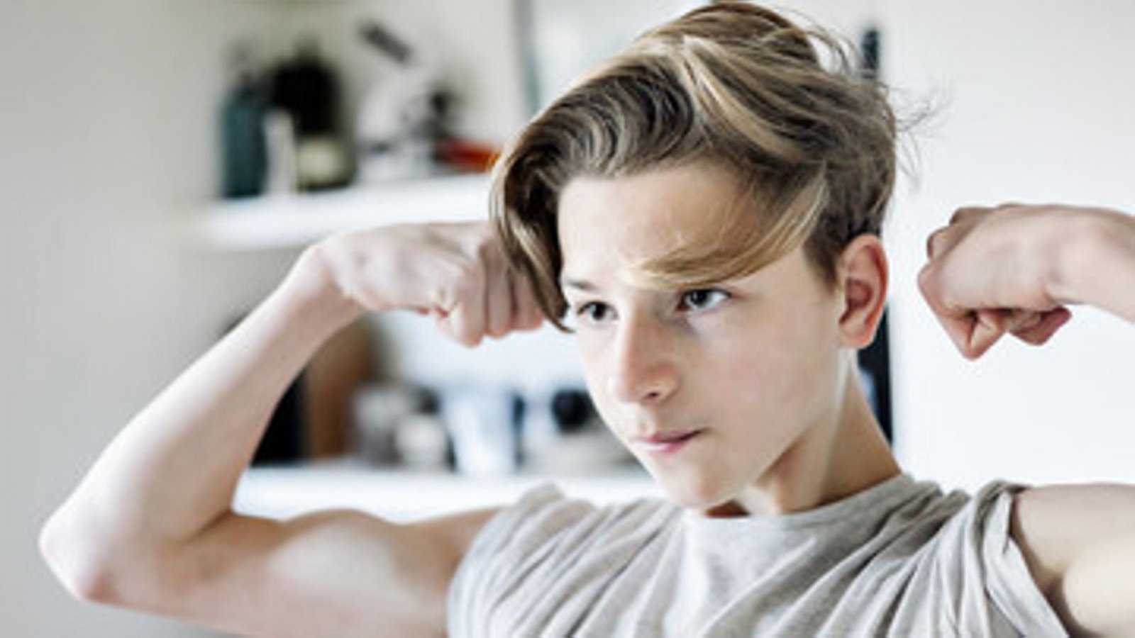 Jugendliche versuchen mit speziellen Nahrungsergänzungsmitteln den Muskelaufbau zu fördern. Dabei sind gerade Kinder und Jugendliche hierzulande sehr gut mit Proteinen versorgt.Foto: adobe.stock/James Ross Photography/Stocksy Jugendliche versuchen mit speziellen Nahrungsergänzungsmitteln den Muskelaufbau zu fördern. Dabei sind gerade Kinder und Jugendliche hierzulande sehr gut mit Proteinen versorgt.Foto: adobe.stock/James Ross Photography/Stocksy