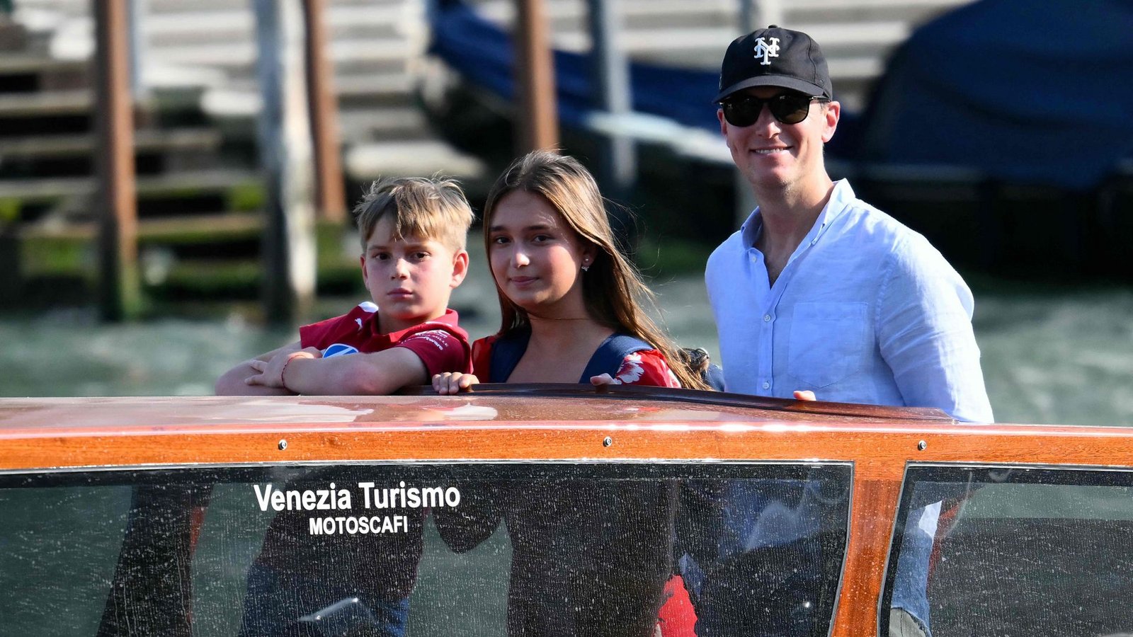 „First Schwiegersohn“: Jared Kushner und zwei seiner Kinder: Arabella und Theodore.Foto: AFP/ANDREA PATTARO „First Schwiegersohn“: Jared Kushner und zwei seiner Kinder: Arabella und Theodore.Foto: AFP/ANDREA PATTARO
