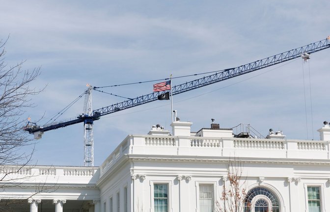 Ein US-Gericht hat die Bauarbeiten am Weißen Haus vorerst gestoppt.<span class='image-autor'>Foto: Tom Brenner/dpa</span>