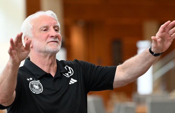 Rudi Völler zerstreut vor dem ersten K.-o-Spiel die Zweifel am Erfolg der DFB-Elf.<span class='image-autor'>Foto: Federico Gambarini/dpa</span>