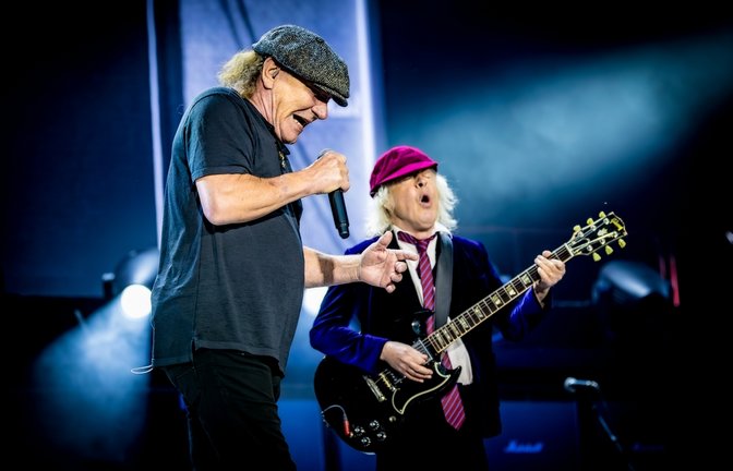 Brian Johnson und Angus Young stehen auch im stolzen Alter von 77 bzw. 70 Jahren noch auf der Bühne.<span class='image-autor'>Foto: Ben Houdijk/ Shutterstock</span>