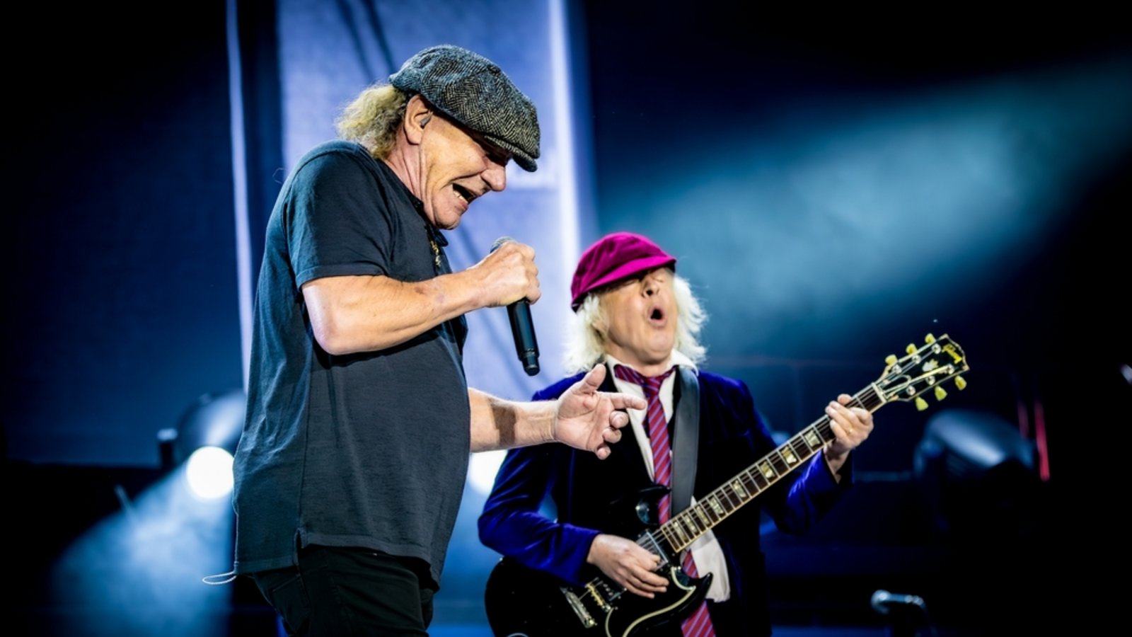Brian Johnson und Angus Young stehen auch im stolzen Alter von 77 bzw. 70 Jahren noch auf der Bühne.Foto: Ben Houdijk/ Shutterstock Brian Johnson und Angus Young stehen auch im stolzen Alter von 77 bzw. 70 Jahren noch auf der Bühne.Foto: Ben Houdijk/ Shutterstock
