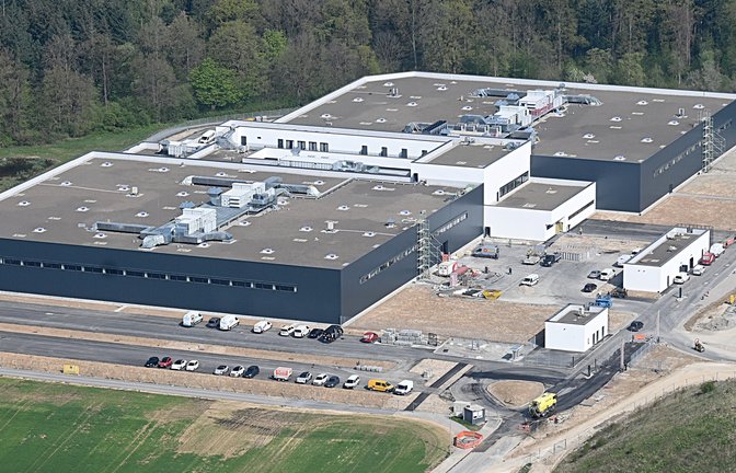 Die beiden neuen Produktionshallen werden auf je 8000 Quadratmetern den Karosseriebau und die Montage beherbergen. <span class='image-autor'>Foto: Kuhnle</span>