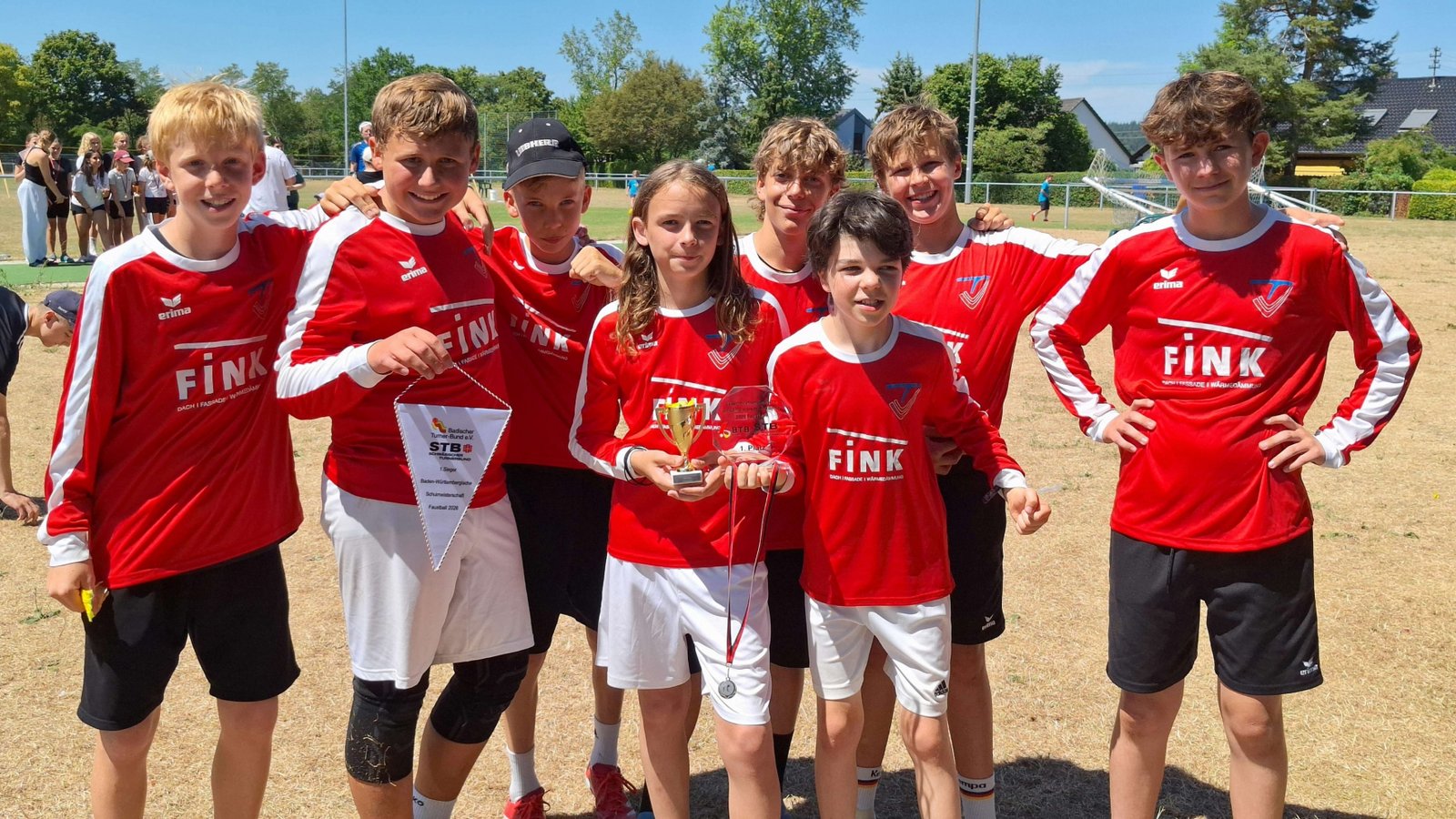 Die siebte Klasse des FAG hat sich bei der Meisterschaft den Titel gesichert. Foto: privat Die siebte Klasse des FAG hat sich bei der Meisterschaft den Titel gesichert. Foto: privat