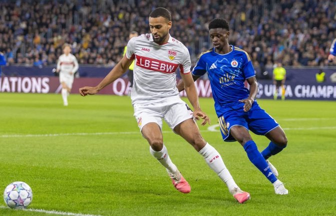 VfB-Profi Josha Vagnoman (li.) hat nicht nur seinen Gegenspieler Suleiman Camara im Griff&nbsp;– sondern setzt auch in der Offensive entscheidende Akzente.<span class='image-autor'>IMAGO/Ball Raw Images</span>
