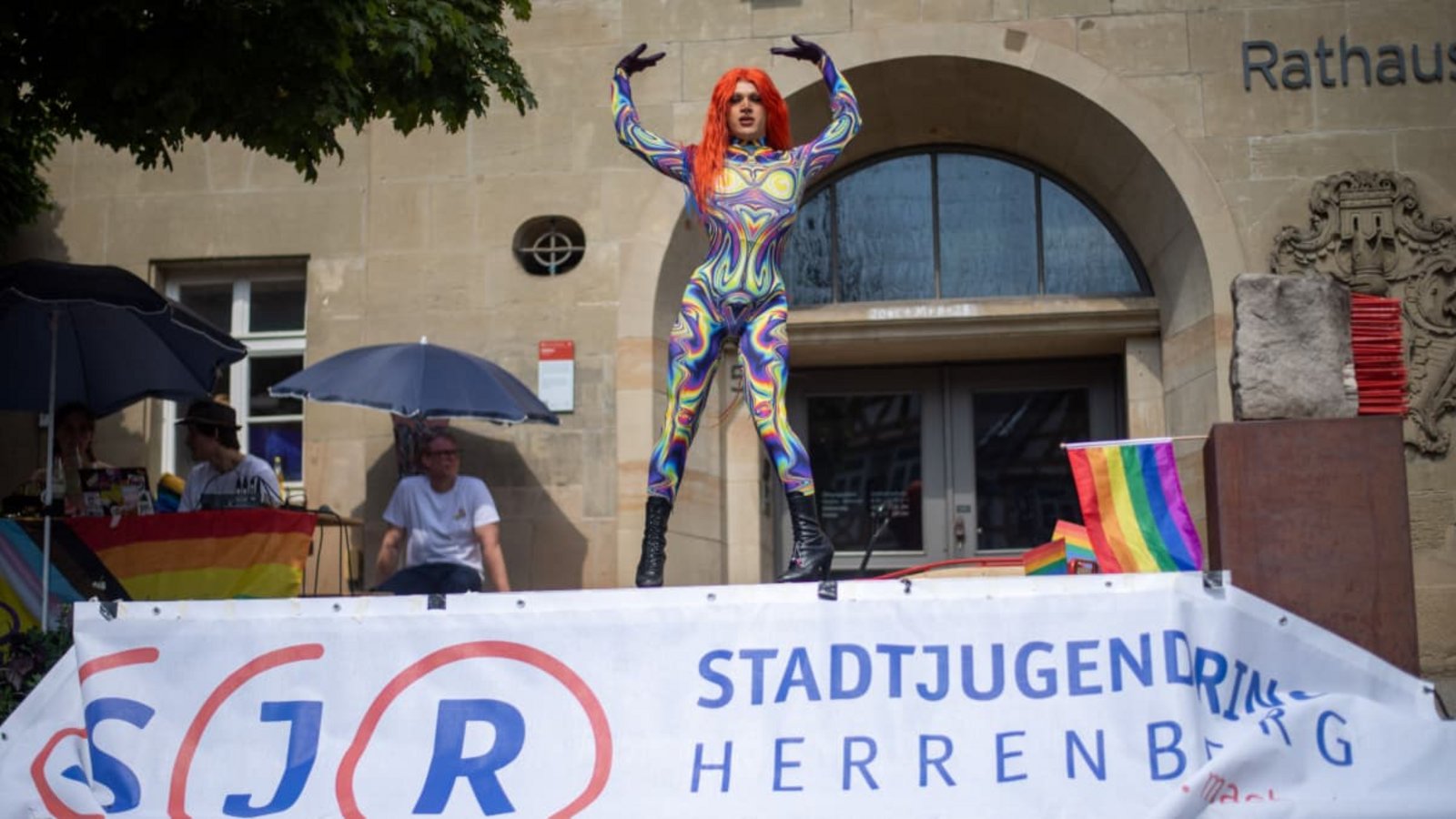 Der Stadtjugendring beteiligt sich auch beim Christopher Street Day. Vor drei Jahren trat auf der SJR-Bühne eine Dragqueen auf.Michael Memmler