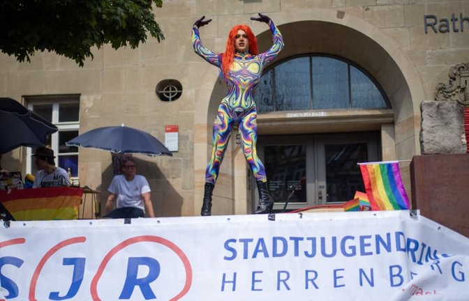 Der Stadtjugendring beteiligt sich auch beim Christopher Street Day. Vor drei Jahren trat auf der SJR-Bühne eine Dragqueen auf.<span class='image-autor'>Michael Memmler</span>