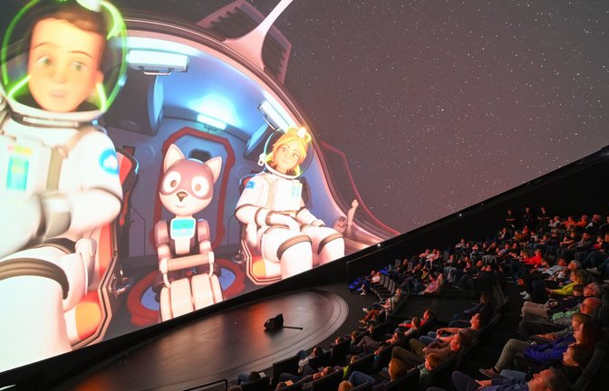 Im Science Dome der Experimenta wird Filmeschauen auf der XXL-Leinwand zum besonderen Erlebnis. 	Foto: Experimenta