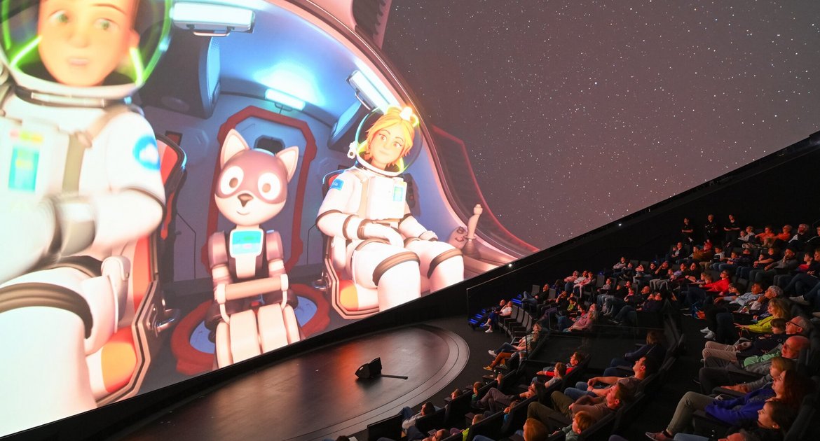 Im Science Dome der Experimenta wird Filmeschauen auf der XXL-Leinwand zum besonderen Erlebnis. 	Foto: Experimenta