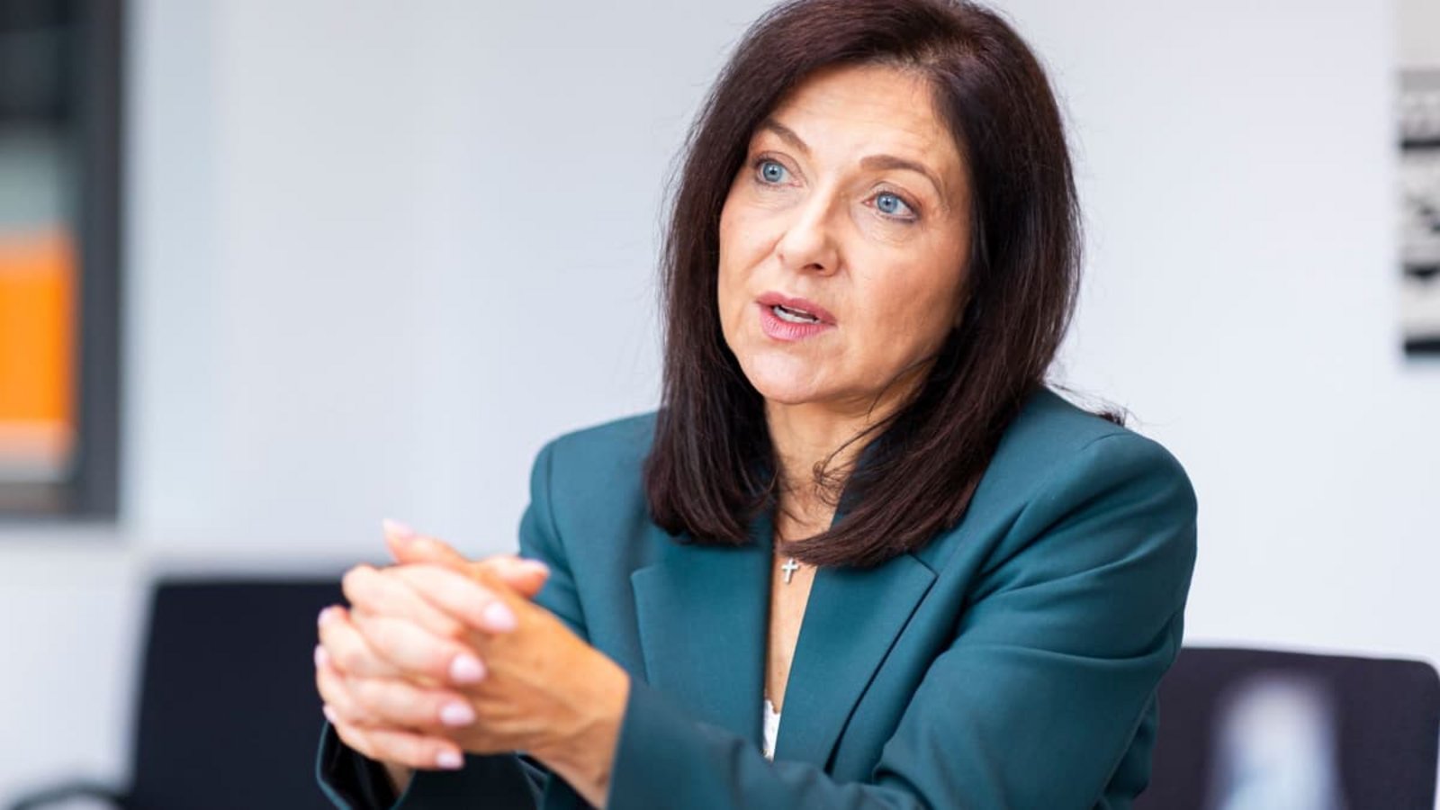 Wirtschaftsministerin Katherina Reiche (CDU) zeigt sich zuversichtlich, dass Deutschland auch im Winter genug Gas hat.Michael Matthey/dpa Wirtschaftsministerin Katherina Reiche (CDU) zeigt sich zuversichtlich, dass Deutschland auch im Winter genug Gas hat.Michael Matthey/dpa