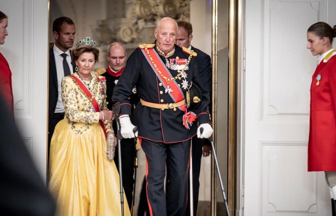 König Harald V. und Königin Sonja von Norwegen kommen zum Galabankett im Schloss Christiansborg im Jahr 2024. (Archivbild)<span class='image-autor'>Mads Claus Rasmussen/AP/dpa</span>
