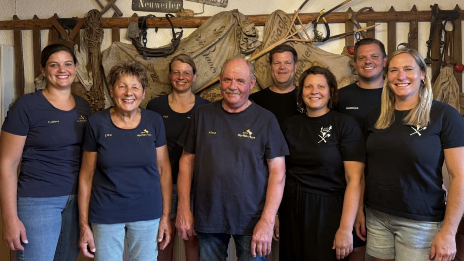 Alle helfen mit, wenn am Wochenende groß gefeiert wird (von links): Carina Bauer, Elke Bauer, Melanie Maurer, Klaus Bauer, Jochen Landenberger, Katrin Zimmermann, Matthias Bauer und Kathrin Bauerprivat Alle helfen mit, wenn am Wochenende groß gefeiert wird (von links): Carina Bauer, Elke Bauer, Melanie Maurer, Klaus Bauer, Jochen Landenberger, Katrin Zimmermann, Matthias Bauer und Kathrin Bauerprivat