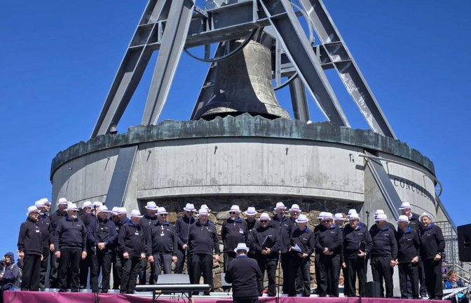 MPC 2000 vor der Friedensglocke. <span class='image-autor'>Foto: p</span>