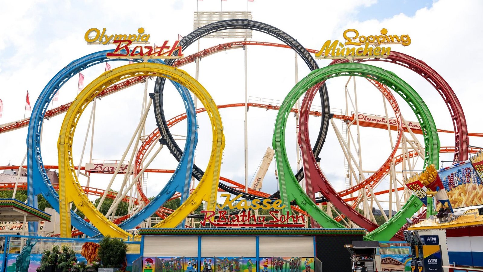 Die Achterbahn «Olympia-Looping» ist während der Aufbauarbeiten für das Oktoberfest 2024 auf der Theresienwiese zu sehen. (zu dpa: ««How to Wiesn» - Wissenswertes zum Oktoberfestbesuch»)Lennart Preiss/dpa Die Achterbahn «Olympia-Looping» ist während der Aufbauarbeiten für das Oktoberfest 2024 auf der Theresienwiese zu sehen. (zu dpa: ««How to Wiesn» - Wissenswertes zum Oktoberfestbesuch»)Lennart Preiss/dpa