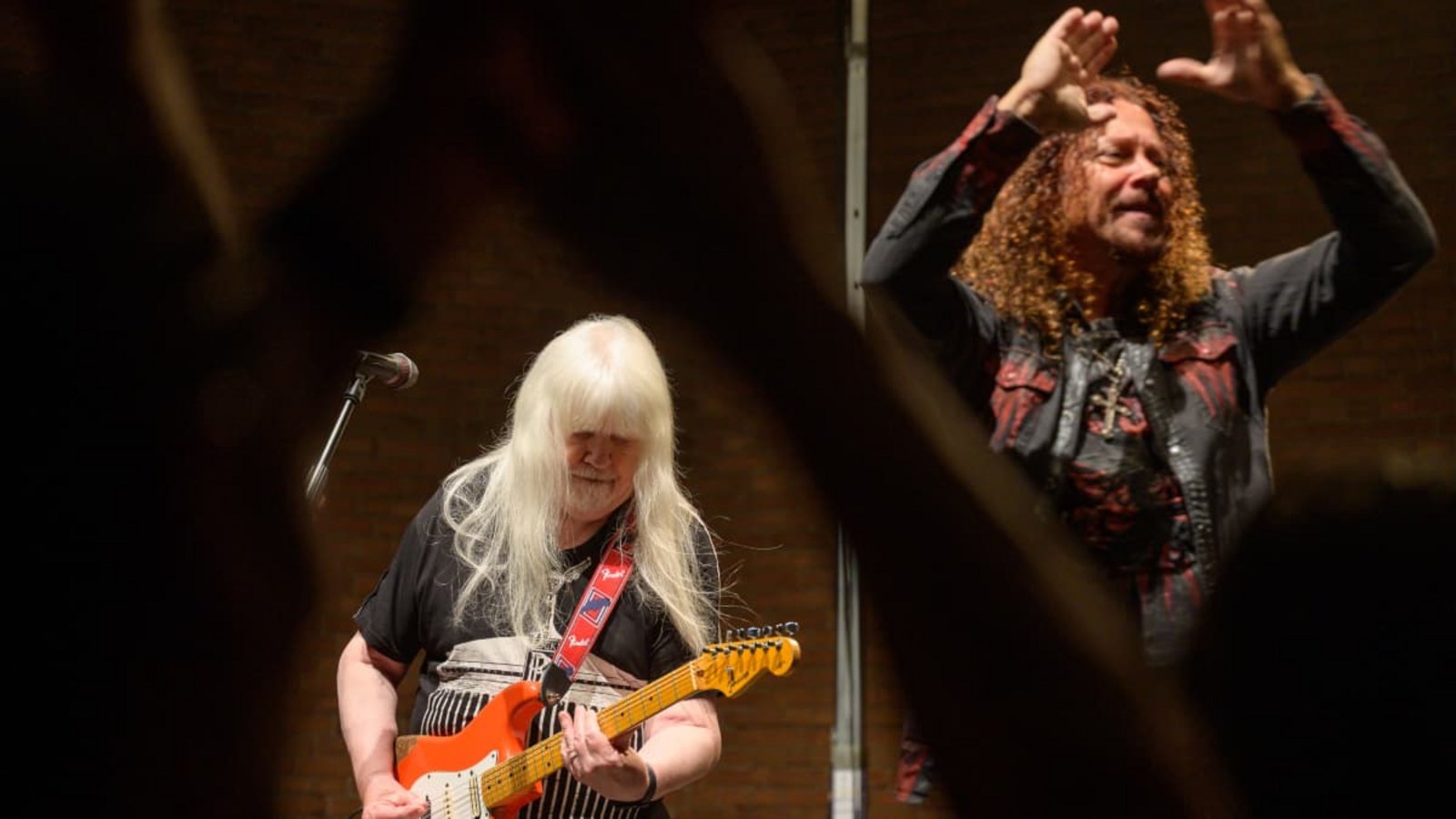 Andy Scott (links) und Paul Manzi von The Sweet – hier bei einem Auftritt in Bochum.IMAGO/Funke Foto Services Andy Scott (links) und Paul Manzi von The Sweet – hier bei einem Auftritt in Bochum.IMAGO/Funke Foto Services