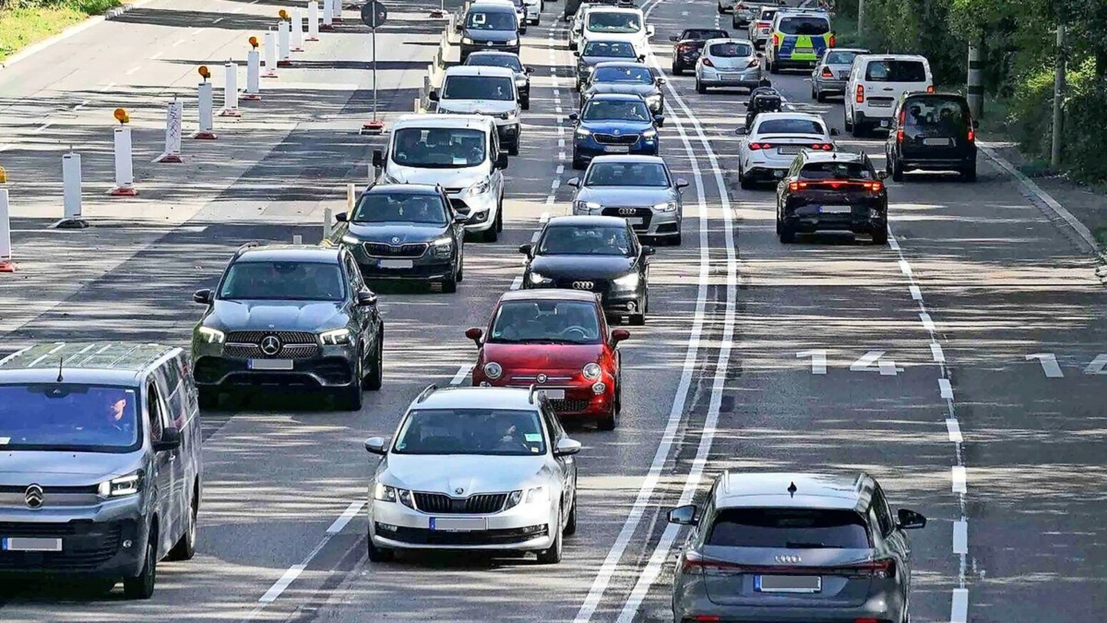 Eine Straßenseite der B 14 ist zwischen Schwanenplatztunnel und Neckartor gesperrt.Foto: Andreas Rosar Eine Straßenseite der B 14 ist zwischen Schwanenplatztunnel und Neckartor gesperrt.Foto: Andreas Rosar