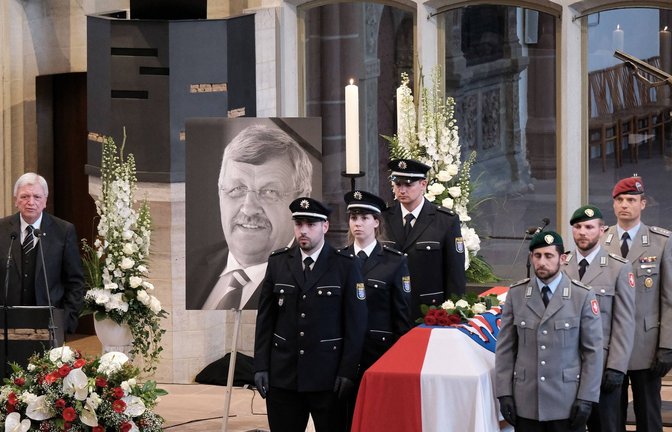 Kassel, 6. Juni 2019: Trauerfeier für den ermordeten Regierungspräsidenten Walter Lübcke. Die Hetze gegen ihn ging sogar nach seinem Tod noch weiter.<span class='image-autor'>Foto: www.imago-images.de/Peter Hartenfelser, via www.imago-images.de</span>
