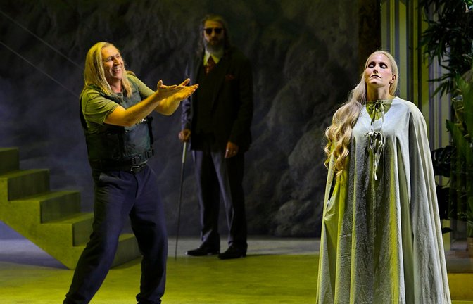 Andreas Schlager (l) als "Siegfried" mit seiner "Brünnhilde", gespielt von Daniela Köhler.<span class='image-autor'>Foto: Enrico Nawrath/Festspiele Bayreuth/dpa</span>