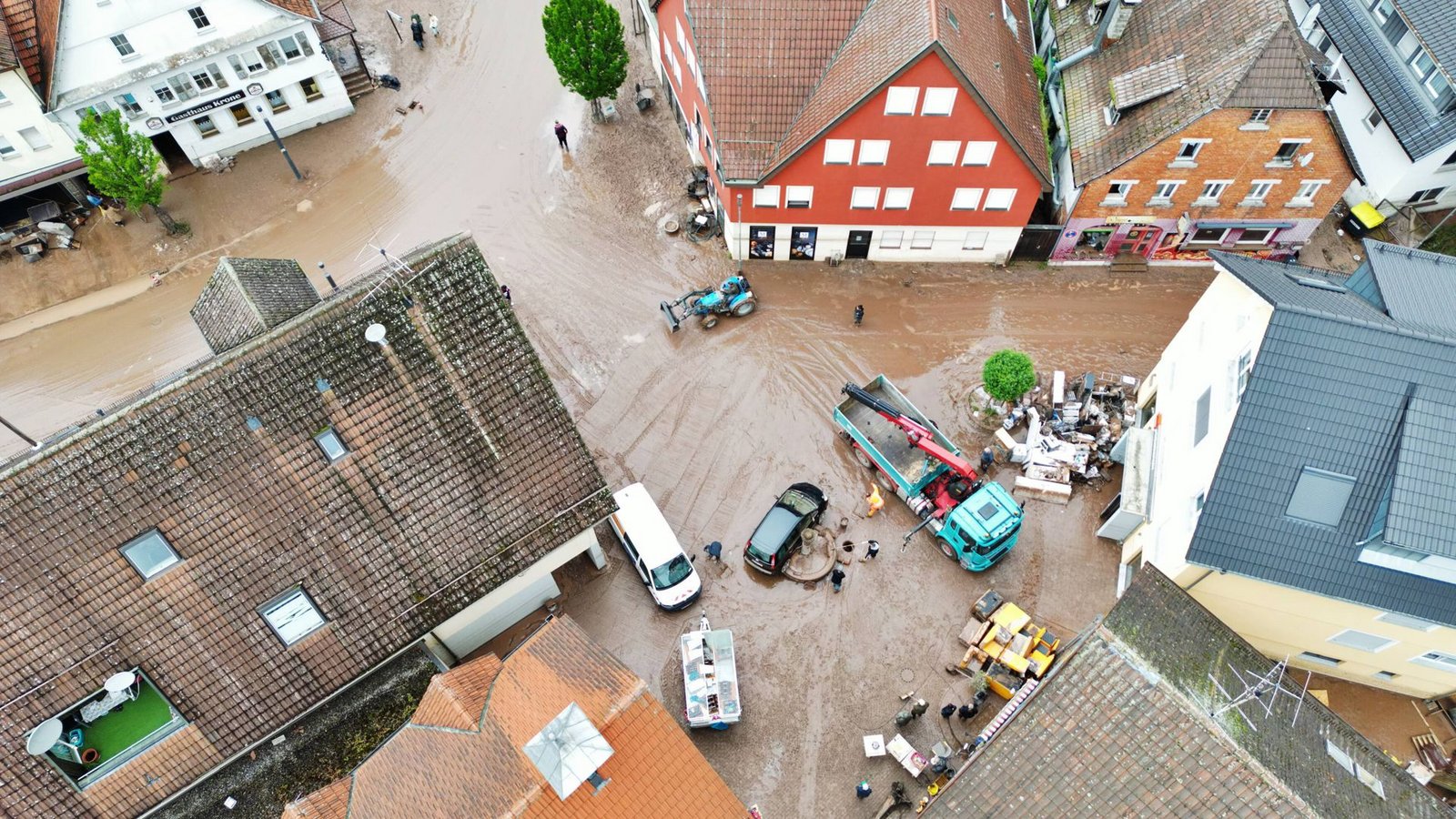 In Rudersberg im Rems-Murr-Kreis trat ein kleiner Bach völlig über seine Ufer.Foto: 7aktuell.de//Kevin Lermer In Rudersberg im Rems-Murr-Kreis trat ein kleiner Bach völlig über seine Ufer.Foto: 7aktuell.de//Kevin Lermer