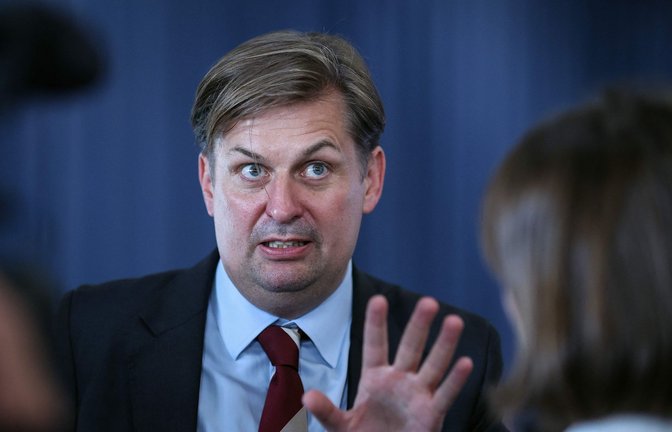 Der AfD-Spitzenkandidat war von Anfang an umstritten, nun zieht er sich zurück.<span class='image-autor'>Foto: AFP/RONNY HARTMANN</span>