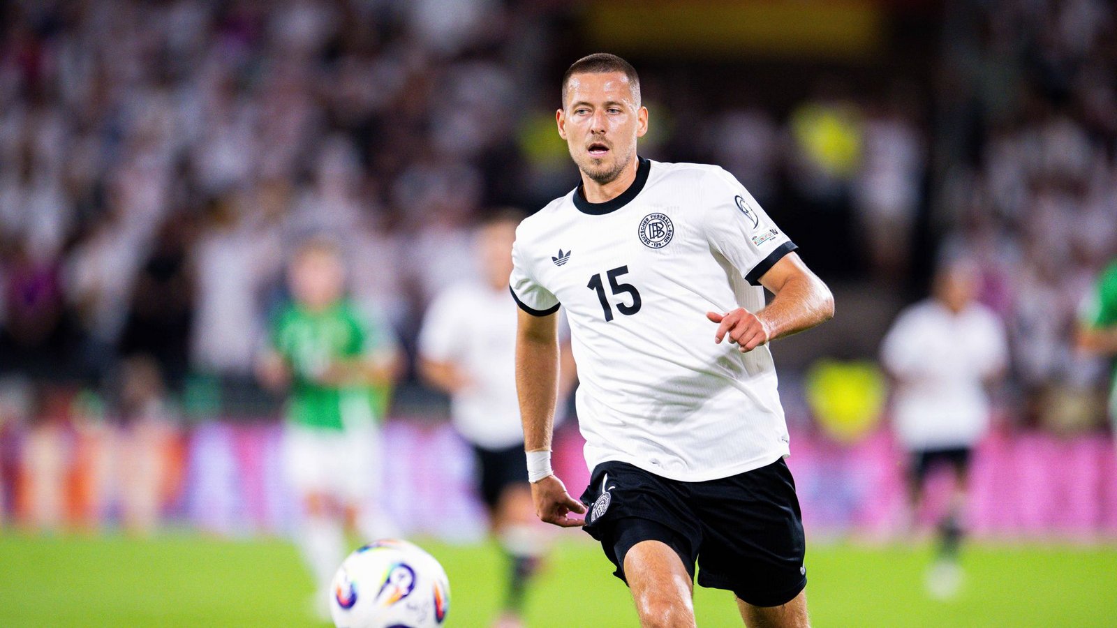 Waldemar Anton: Der ehemalige VfB-Innenverteidiger kam nach 86 Minuten ins Spiel - zu spät für eine Bewertung.Foto: IMAGO/Noah Wedel