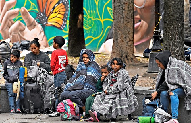 Migranten sammeln sich  in Mexico-Stadt, um Richtung USA zu marschieren.<span class='image-autor'>Foto: AP/dpa/Marco Ugarte</span>