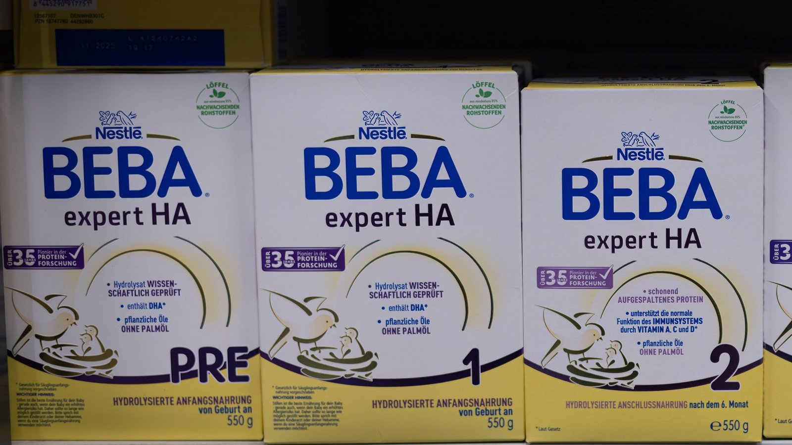 Die Nestlé-Babymilch wird in jedem Land mit unterschiedlichem Namen gehandelt – selbst zwischen Deutschland und Östereich gibt es teils Unterschiede.Foto: IMAGO/Zoonar Die Nestlé-Babymilch wird in jedem Land mit unterschiedlichem Namen gehandelt – selbst zwischen Deutschland und Östereich gibt es teils Unterschiede.Foto: IMAGO/Zoonar