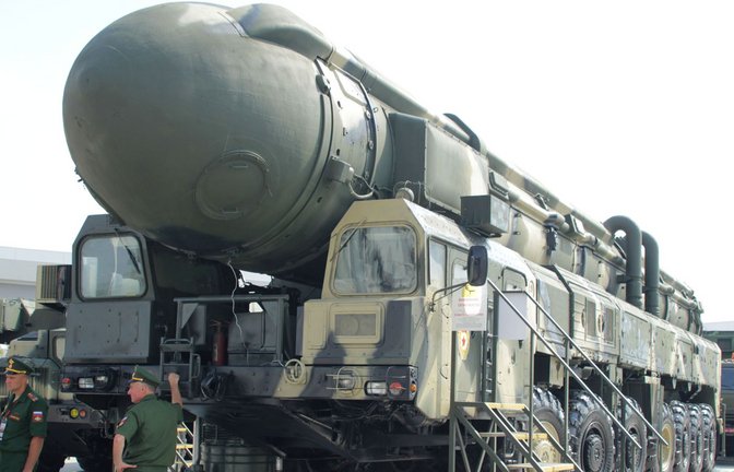 Russland präsentiert gerne seine mit Nuklearsprengköpfen bestückbaren Interkontinentalraketen. Für den Schutz vor Angriffen mit solchen Waffen auf Europa sorgt auch der Schutzschirm der USA.<span class='image-autor'>Foto: dpa</span>