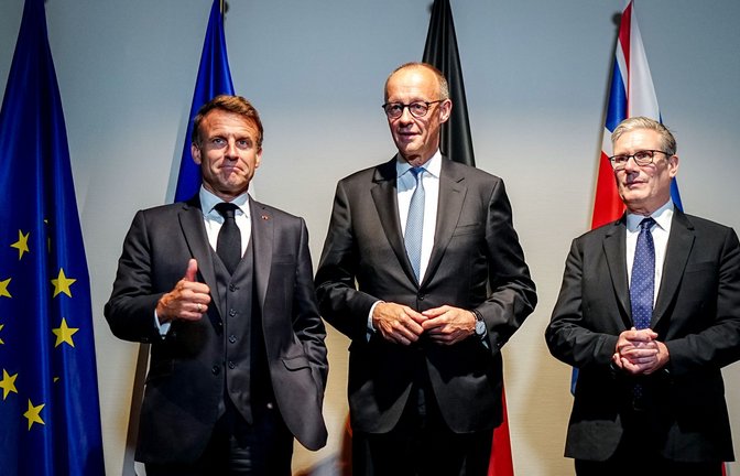 Von links: Frankreichs Präsident Emmanuel Macron, Bundeskanzler Friedrich Merz (CDU) und Keir Starmer, Premierminister von Großbritannien<span class='image-autor'>Foto: Kay Nietfeld/dpa/Kay Nietfeld</span>