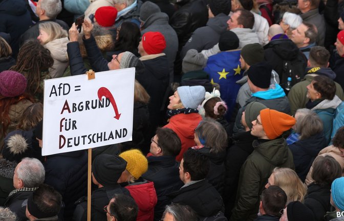 Die GEW betont: Auch Lehrkräfte dürfen und sollen gegen Rechtsextremismus demonstrieren.<span class='image-autor'>Foto: dpa/Karl-Josef Hildenbrand</span>