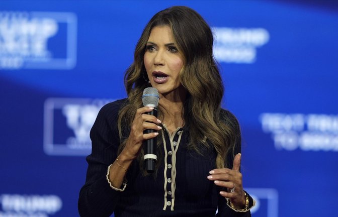 Kristi Noem ist offenbar abberufen. (Archivbild)<span class='image-autor'>Foto: dpa/Matt Rourke</span>