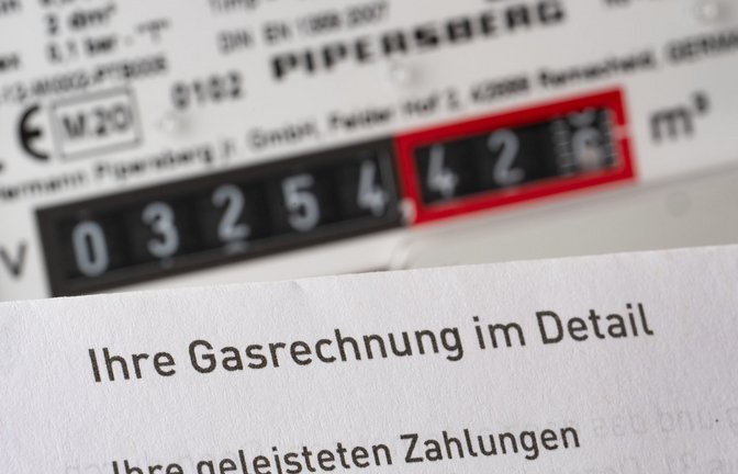 Auf der Gasrechnung wird ein anderer Wert angegeben als vom Gaszähler gemessen. Für eine faire Abrechnung ist diese Umrechnung aber notwendig.<span class='image-autor'>Foto: dpa/Bernd Weißbrod</span>